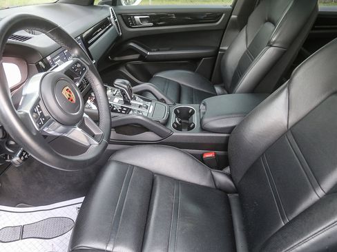 Used 2020 Porsche Cayenne S image 17