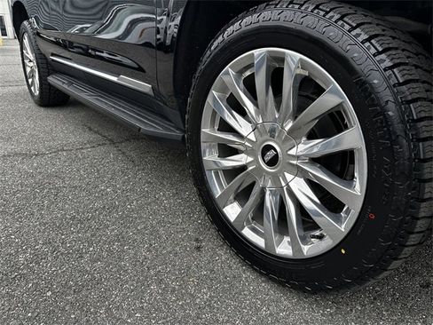 Used 2023 Cadillac Escalade Premium Luxury image 11