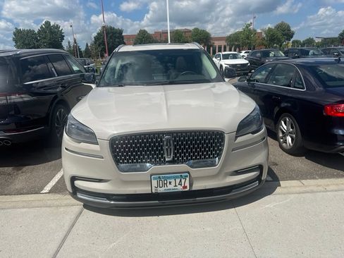 Used 2022 Lincoln Aviator AWD w/ Premium Package image 2