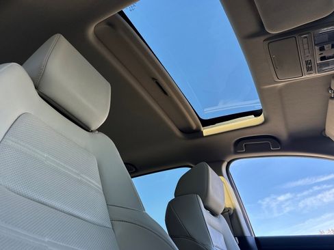 Used 2018 Honda CR-V Touring image 15