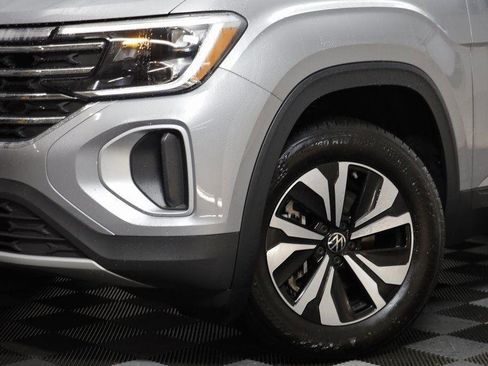 Used 2025 Volkswagen Atlas SE image 3