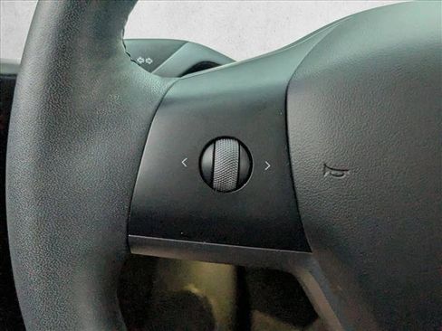 Used 2021 Tesla Model Y Performance image 4