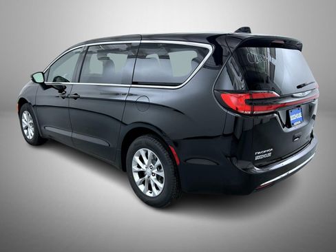 New 2026 Chrysler Pacifica Select image 7
