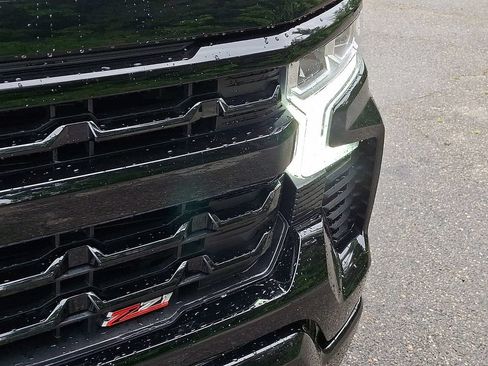 Used 2024 Chevrolet Silverado 1500 LT Trail Boss w/ Convenience Package II AWD/4WD image 15