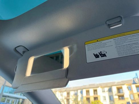 Used 2023 Tesla Model 3 Standard Range image 31