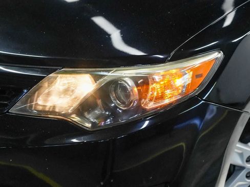 Used 2013 Toyota Camry SE FWD image 2