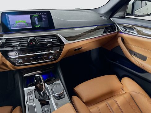 Used 2020 BMW 530i w/ Premium Package RWD image 24