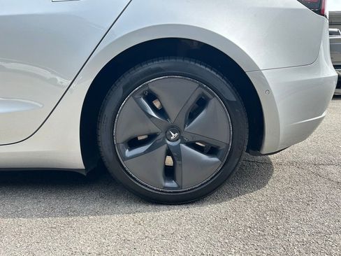 Used 2018 Tesla Model 3 Long Range image 9
