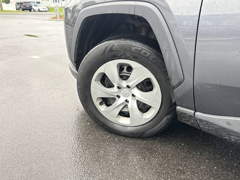 Used 2021 Toyota RAV4 LE AWD/4WD image 27