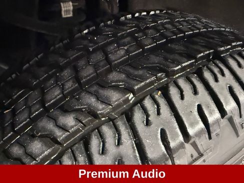 Used 2021 Chevrolet Colorado Z71 AWD/4WD image 12