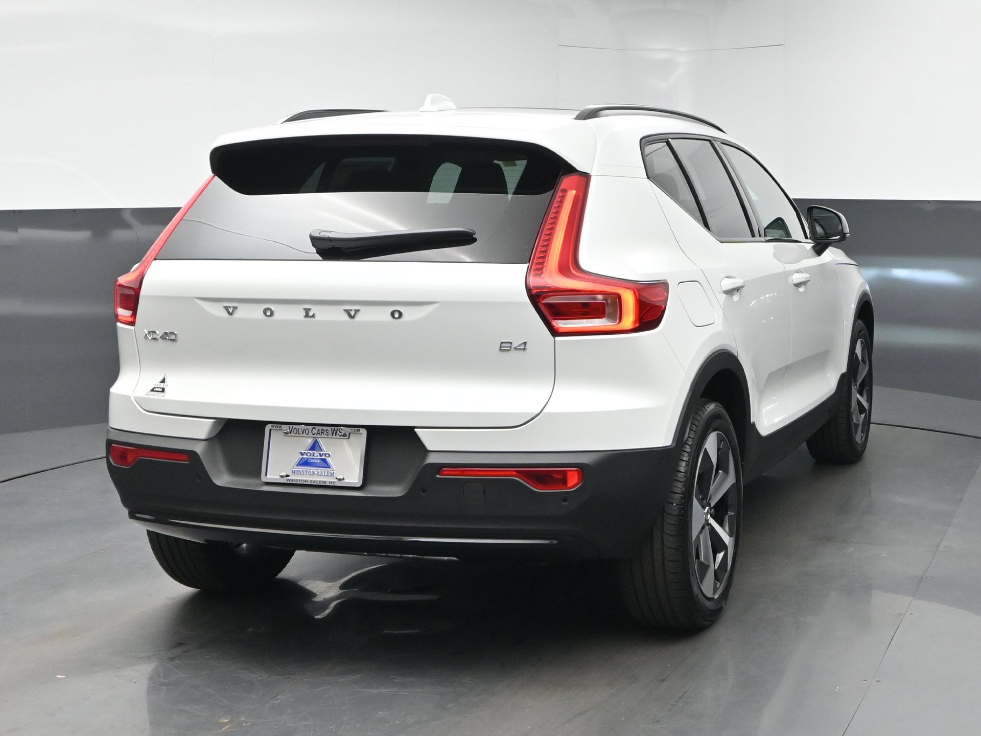New 2026 Volvo XC40 B4 Plus w/ Protection Package Premier FWD image 8