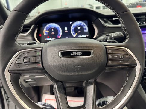 New 2025 Jeep Grand Cherokee L Altitude image 29