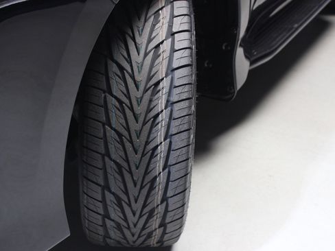 Used 2019 Lexus LX 570 4WD w/ Inspiration Series image 18