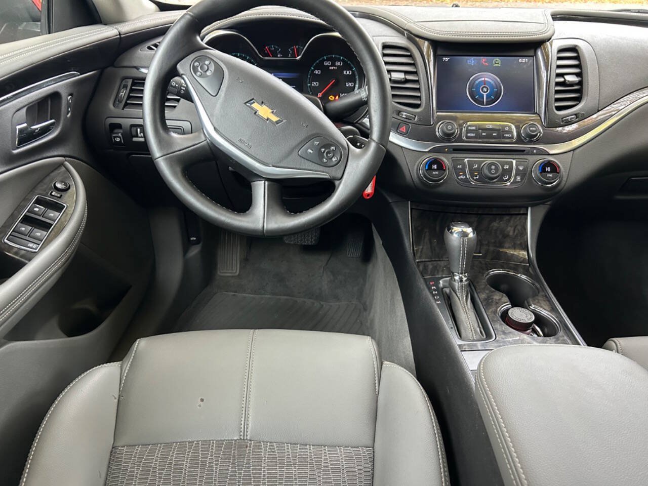 Used 2014 Chevrolet Impala LT w/ Convenience Package FWD image 9