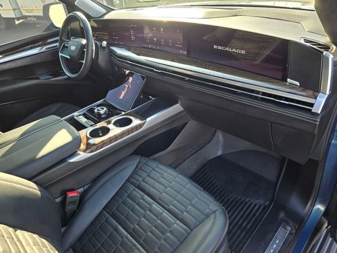 Used 2025 Cadillac Escalade Sport Platinum image 15