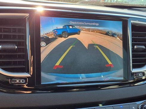 Used 2024 Chrysler Pacifica Touring-L image 10