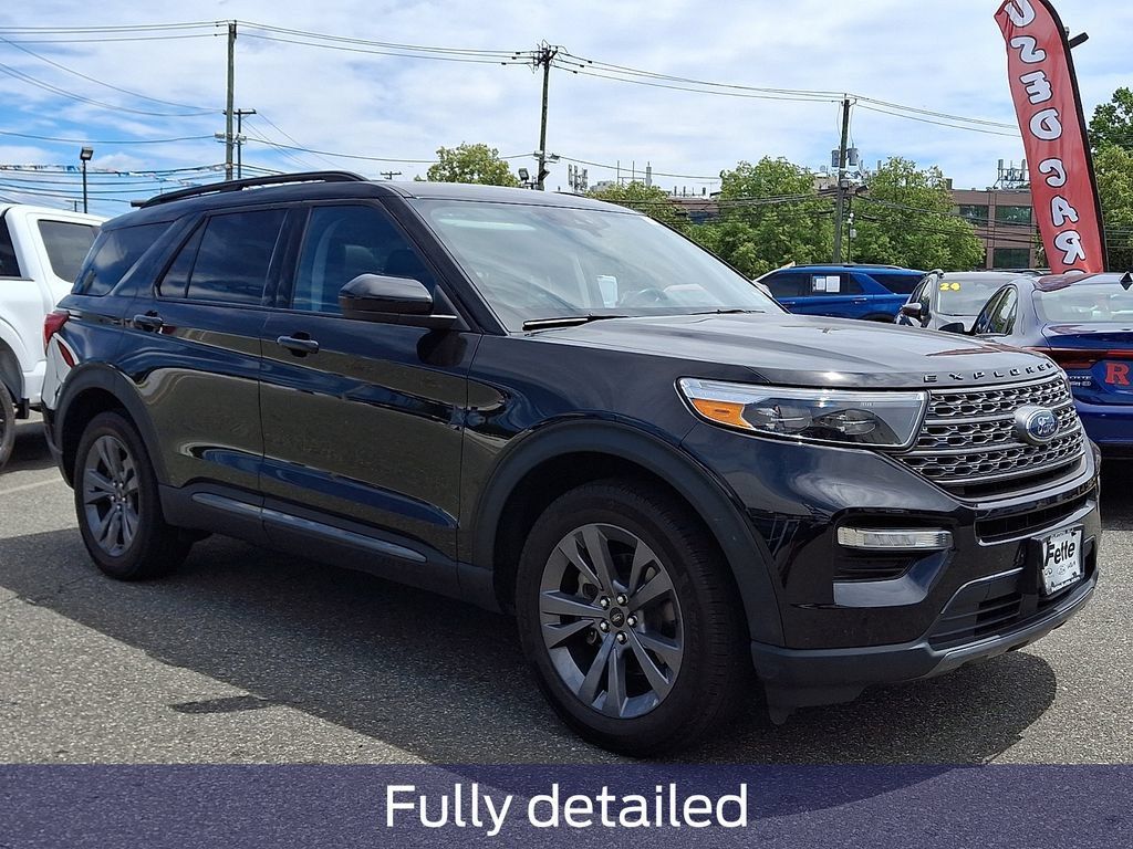 Certified 2023 Ford Explorer XLT w/ Equipment Group 202A AWD/4WD image 3