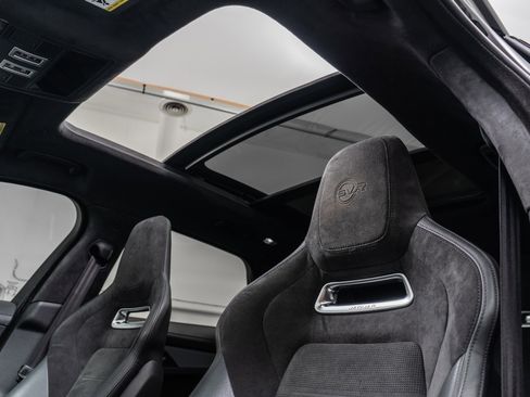 Used 2023 Jaguar F-PACE SVR image 18