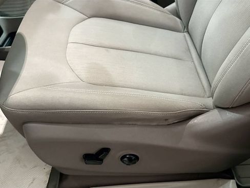 Used 2017 Chrysler Pacifica LX FWD image 18