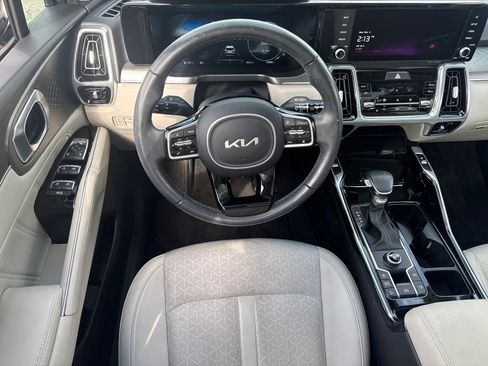 Used 2023 Kia Sorento SX image 17