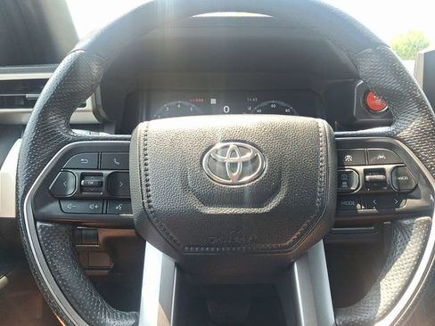 Used 2024 Toyota Tacoma TRD Off-Road AWD/4WD image 17