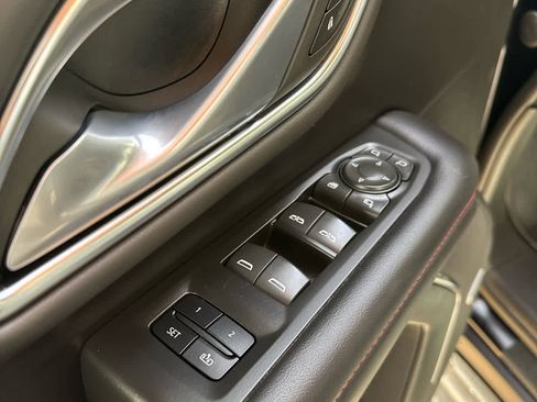 Used 2022 Chevrolet Suburban RST image 7