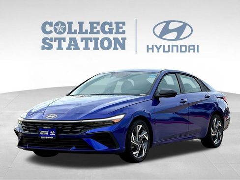 Used 2025 Hyundai Elantra Sport FWD image 6