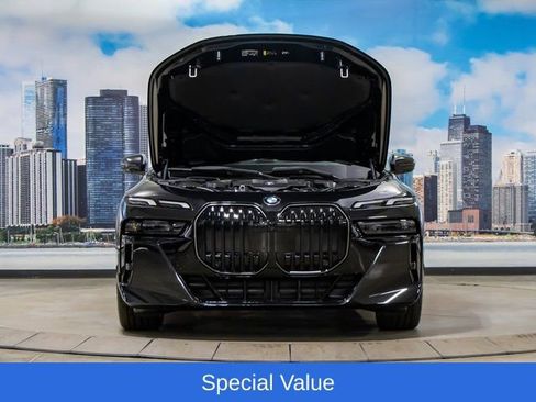 Used 2025 BMW 760i xDrive w/ Premium Package AWD/4WD image 4
