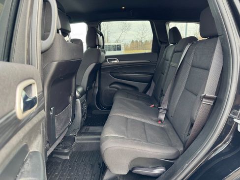 Used 2020 Jeep Grand Cherokee Laredo w/ Security & Convenience Group image 16