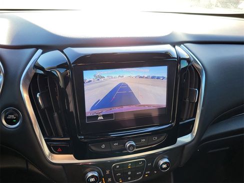 Used 2022 Chevrolet Traverse LT image 27