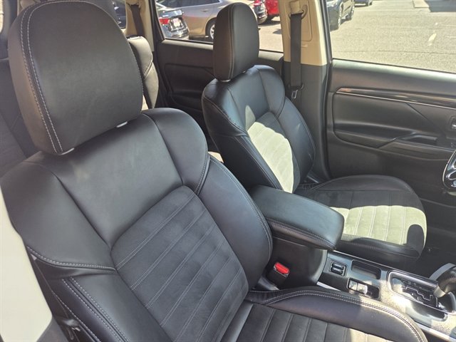 Used 2020 Mitsubishi Outlander SE FWD image 7