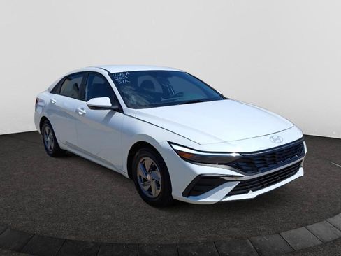 Used 2025 Hyundai Elantra SE FWD image 1