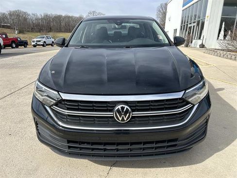 Used 2024 Volkswagen Jetta SE image 9
