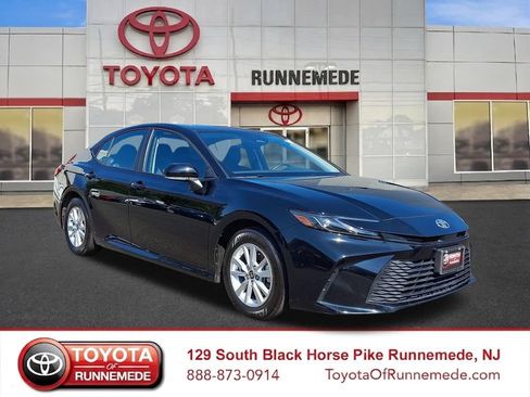 Used 2025 Toyota Camry LE FWD image 1