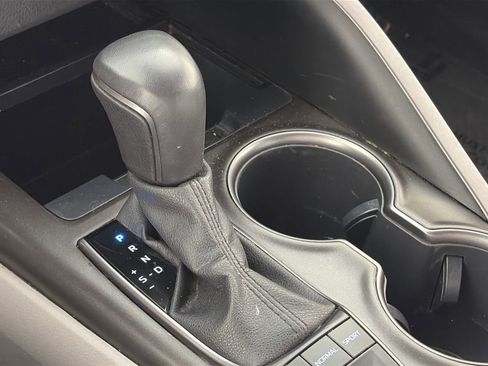 Used 2022 Toyota Camry SE FWD image 14