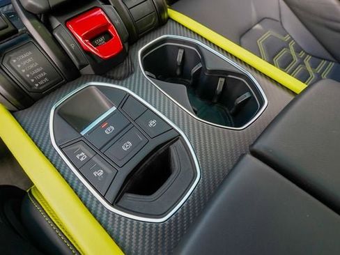 Used 2025 Lamborghini Urus SE image 68