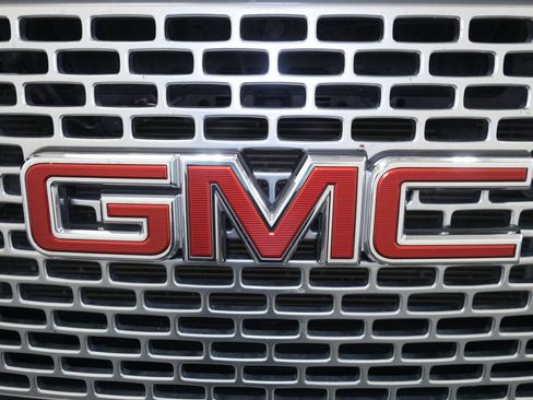 Used 2016 GMC Yukon Denali w/ Open Road Package AWD/4WD image 11