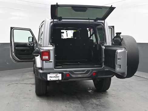 Used 2018 Jeep Wrangler Unlimited Sahara AWD/4WD image 47