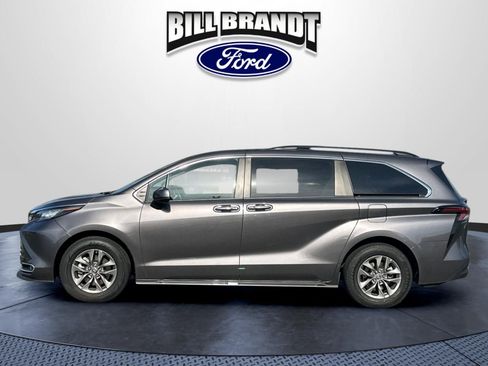 Used 2023 Toyota Sienna XLE FWD image 6