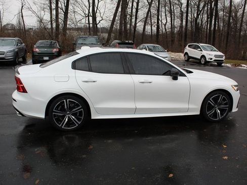 Certified 2022 Volvo S60 T8 R-Design image 2