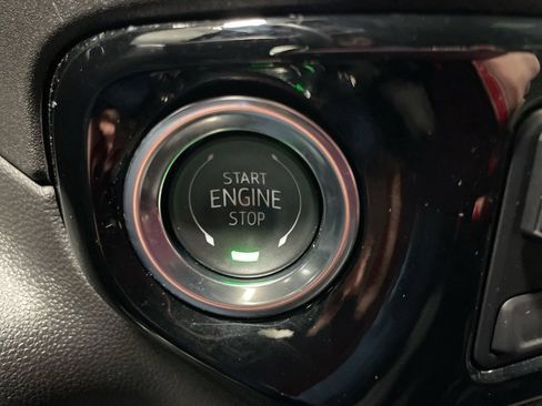 Used 2025 Chevrolet Silverado 1500 LT image 40