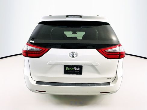 Used 2020 Toyota Sienna XLE image 7