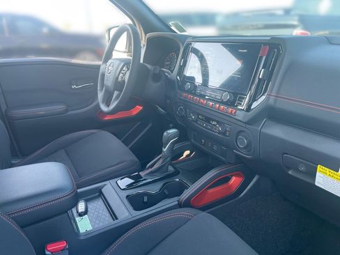 Used 2025 Nissan Frontier PRO-4X image 37
