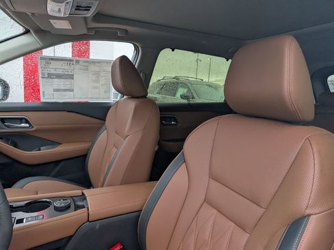 New 2026 Nissan Rogue Platinum image 6