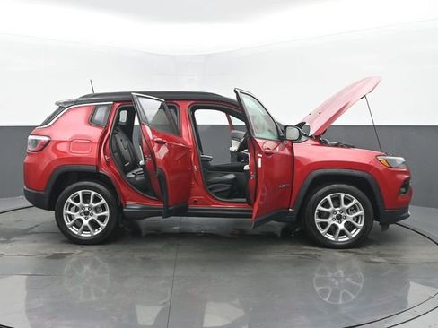 Used 2025 Jeep Compass Limited image 57
