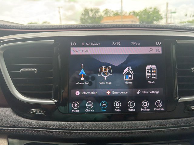 Used 2020 Chrysler Pacifica Limited FWD image 19