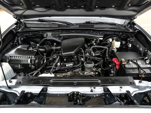 Used 2020 Toyota Tacoma SR5 w/ SR5 Appearance Package (SM) RWD image 47