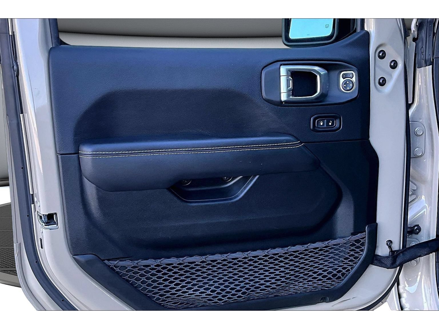 Used 2022 Jeep Gladiator Overland w/ Trailer Tow Package AWD/4WD image 33