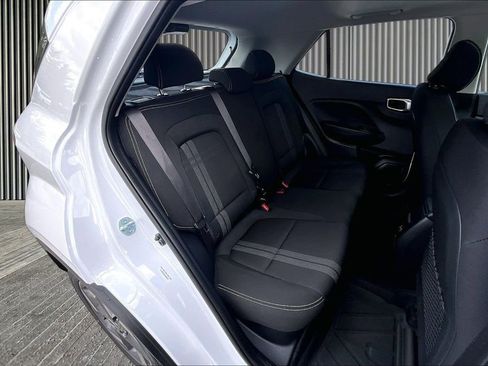Used 2025 Hyundai Venue SEL FWD image 27