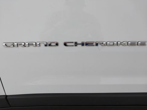 Used 2022 Jeep Grand Cherokee Limited AWD/4WD image 32
